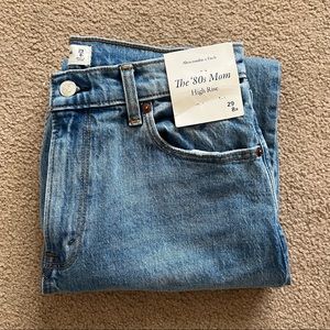 A&F High Rise 80’s Mom Jean